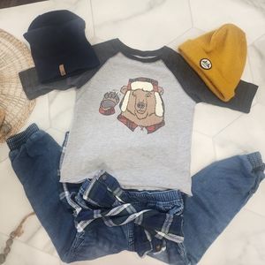 [ Rabbit Skins] boys size 4, raglan style shirt with bear 🐻 in a hat/ scarf 🧣
